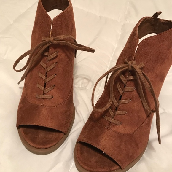 Chestnut lace up booties - Picture 5 of 5